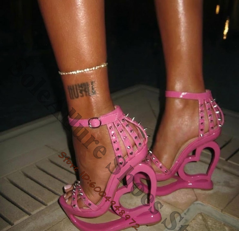 صندل وردي فاقع بكعب ويدج، مزين - مراجعة Peep Toe Heels وسعره