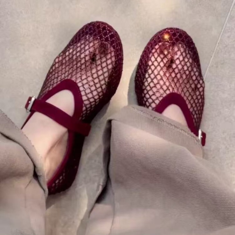 صنادل باوتو نسائية مرصعة بالأح - مراجعة Mule Slip On وسعره