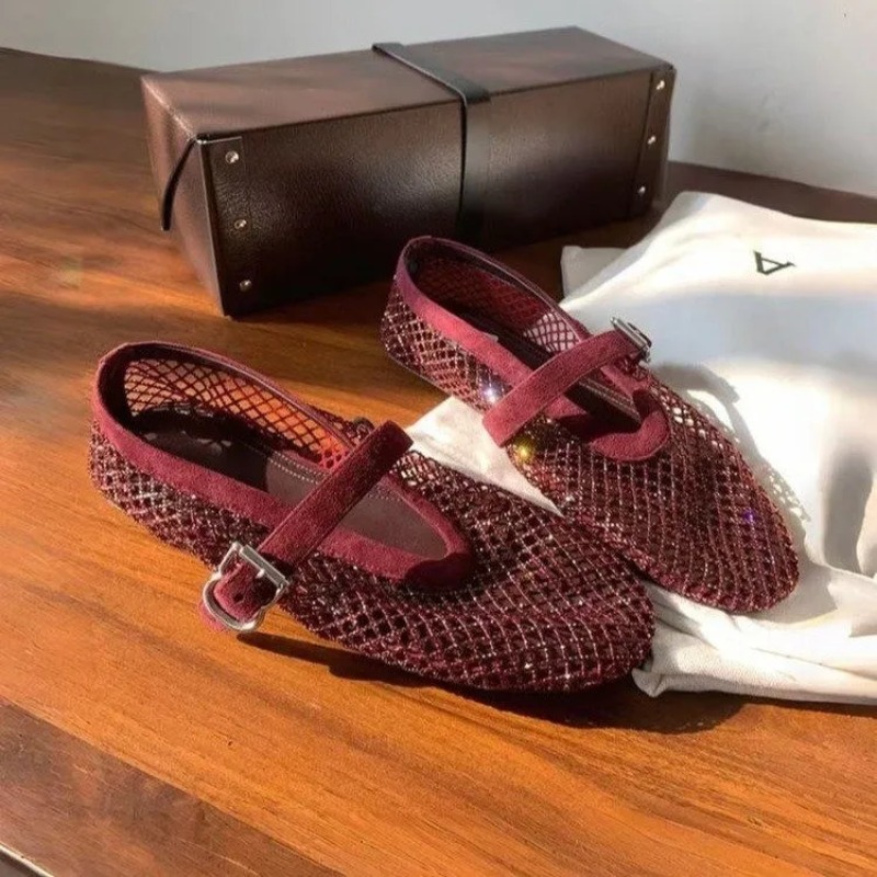 صنادل باوتو نسائية مرصعة بالأح - مراجعة Mule Slip On وسعره